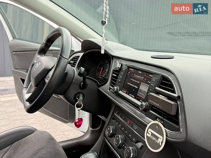 Хэтчбек SEAT Leon 2015 в Самборе