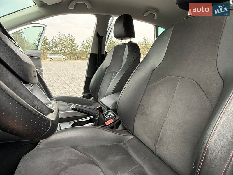 Хэтчбек SEAT Leon 2015 в Самборе