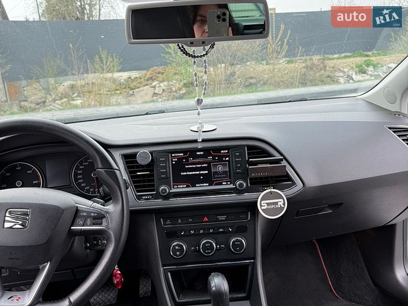 Хэтчбек SEAT Leon 2015 в Самборе