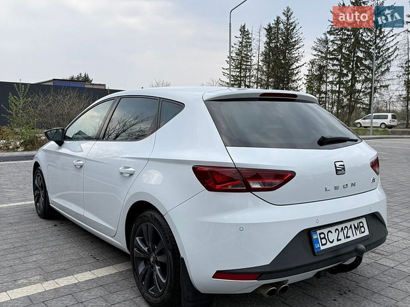 Хэтчбек SEAT Leon 2015 в Самборе