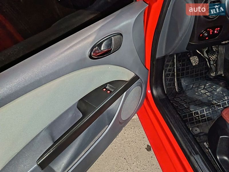 Хэтчбек SEAT Leon 2005 в Харькове