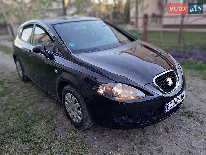 Хэтчбек SEAT Leon 2008 в Бучаче
