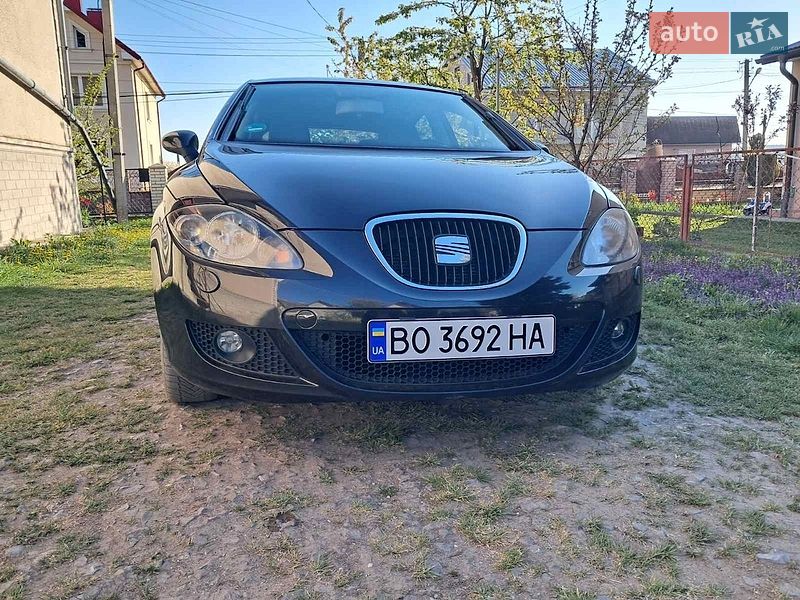 Хэтчбек SEAT Leon 2008 в Бучаче