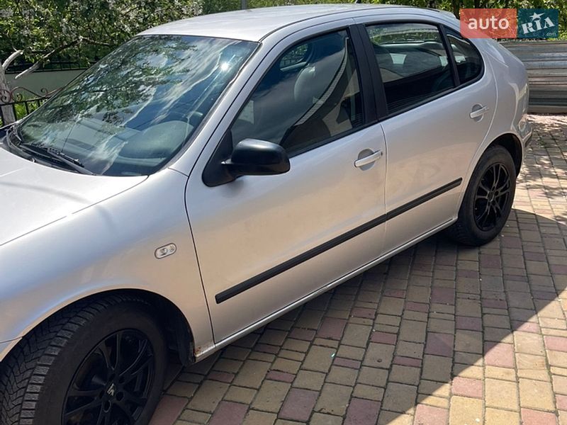 Хэтчбек SEAT Leon 2001 в Волочиске