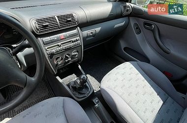 Хэтчбек SEAT Leon 2001 в Волочиске