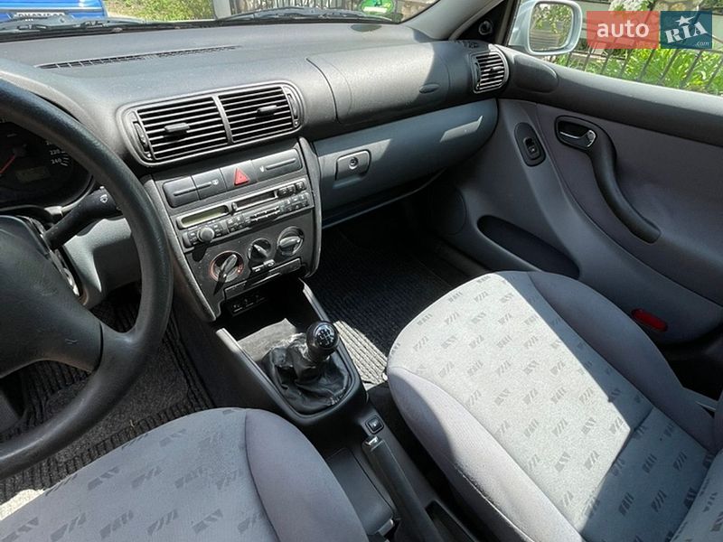 Хэтчбек SEAT Leon 2001 в Волочиске