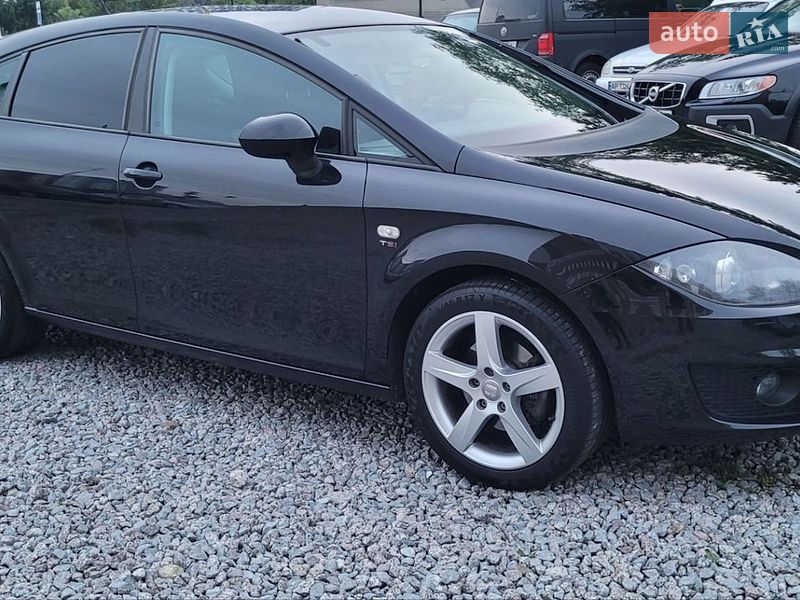 Хэтчбек SEAT Leon 2011 в Киеве