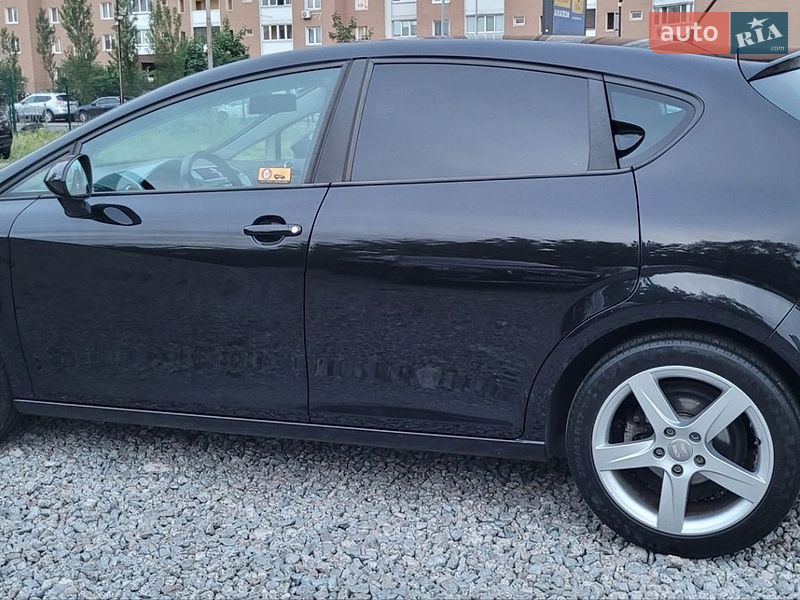 Хэтчбек SEAT Leon 2011 в Киеве