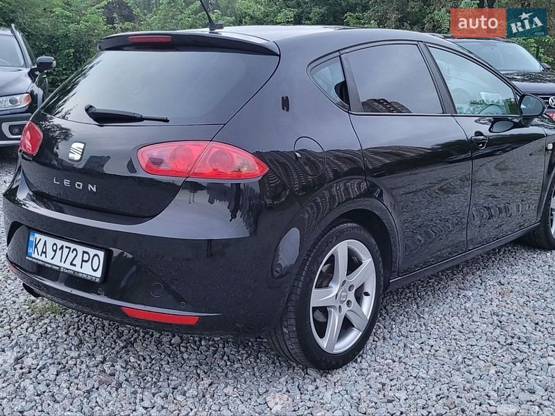 Хэтчбек SEAT Leon 2011 в Киеве