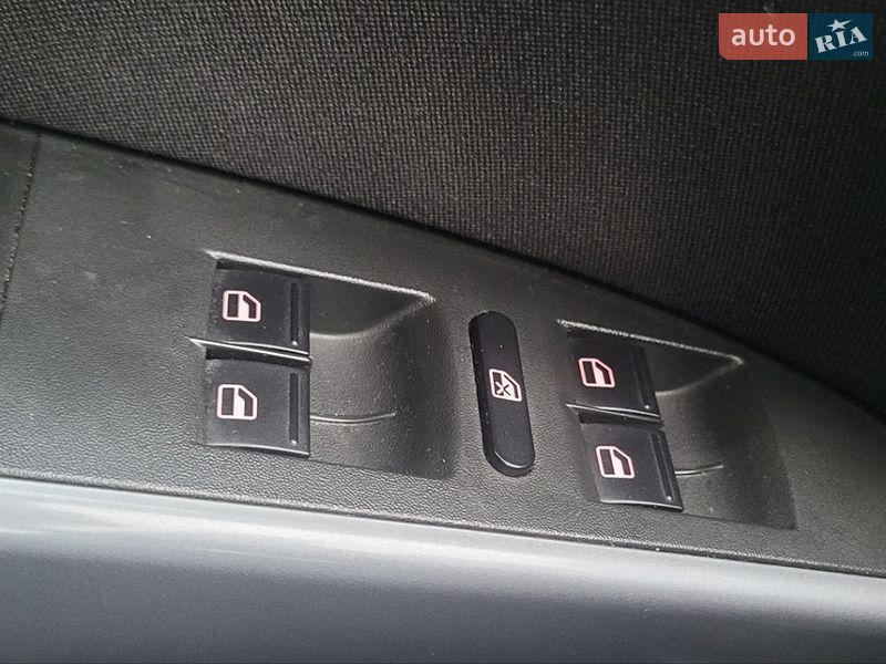 Хэтчбек SEAT Leon 2011 в Киеве