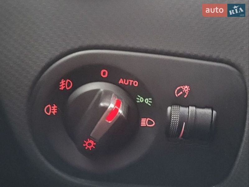 Хэтчбек SEAT Leon 2011 в Киеве
