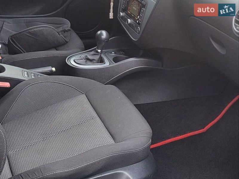 Хэтчбек SEAT Leon 2011 в Киеве