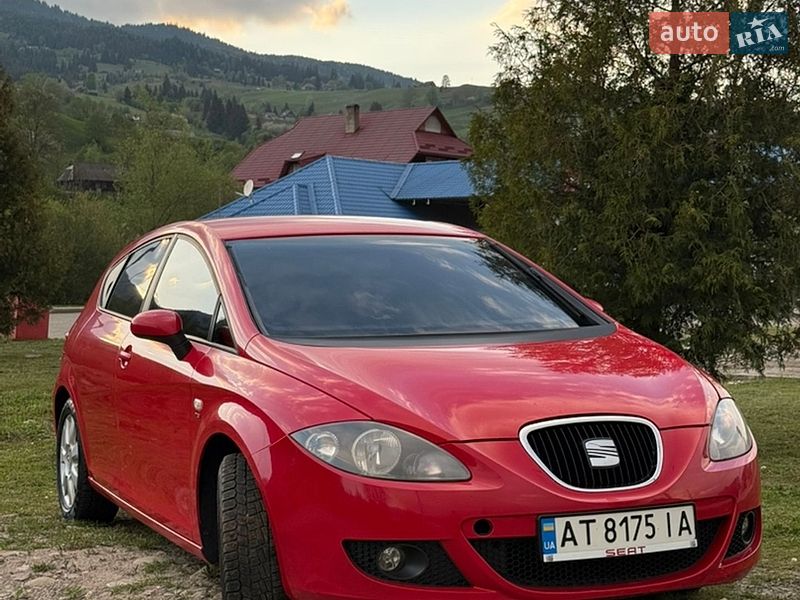 Хэтчбек SEAT Leon 2008 в Лазещине