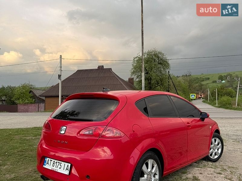 Хэтчбек SEAT Leon 2008 в Лазещине