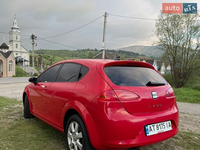 Хэтчбек SEAT Leon 2008 в Лазещине
