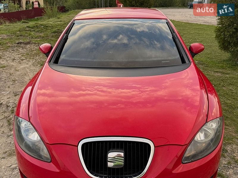 Хэтчбек SEAT Leon 2008 в Лазещине