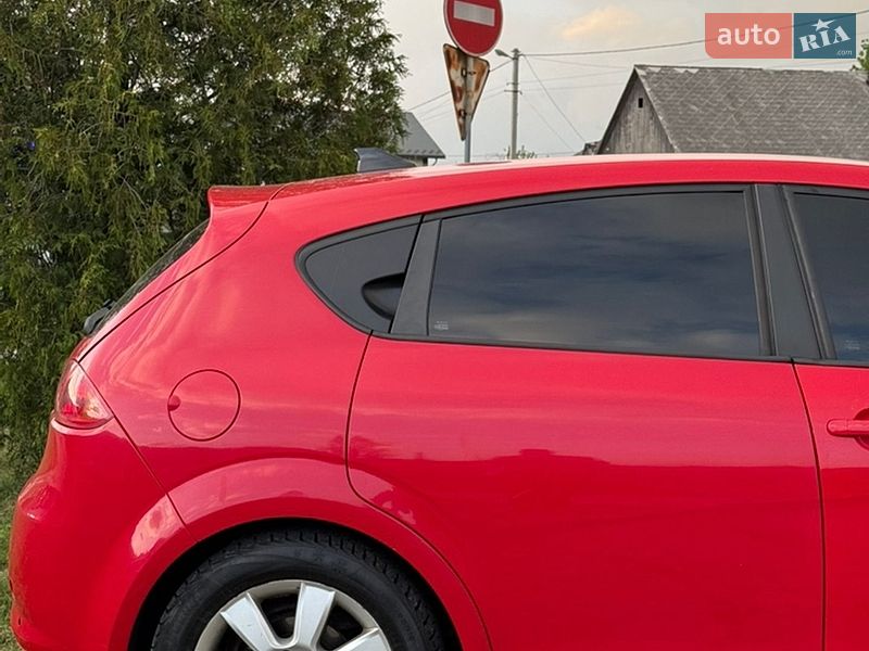Хэтчбек SEAT Leon 2008 в Лазещине