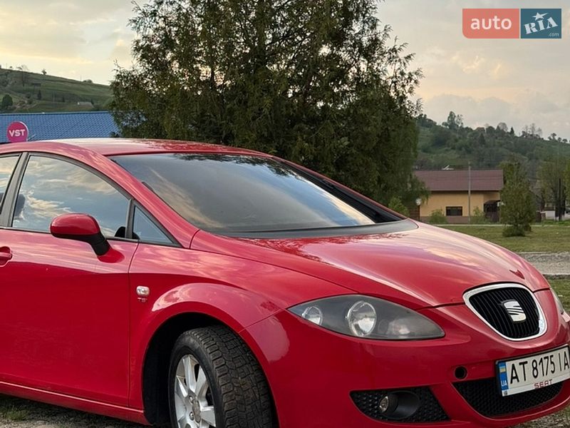 Хэтчбек SEAT Leon 2008 в Лазещине
