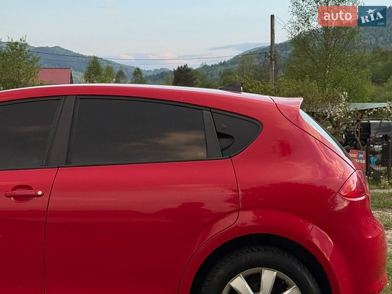Хэтчбек SEAT Leon 2008 в Лазещине