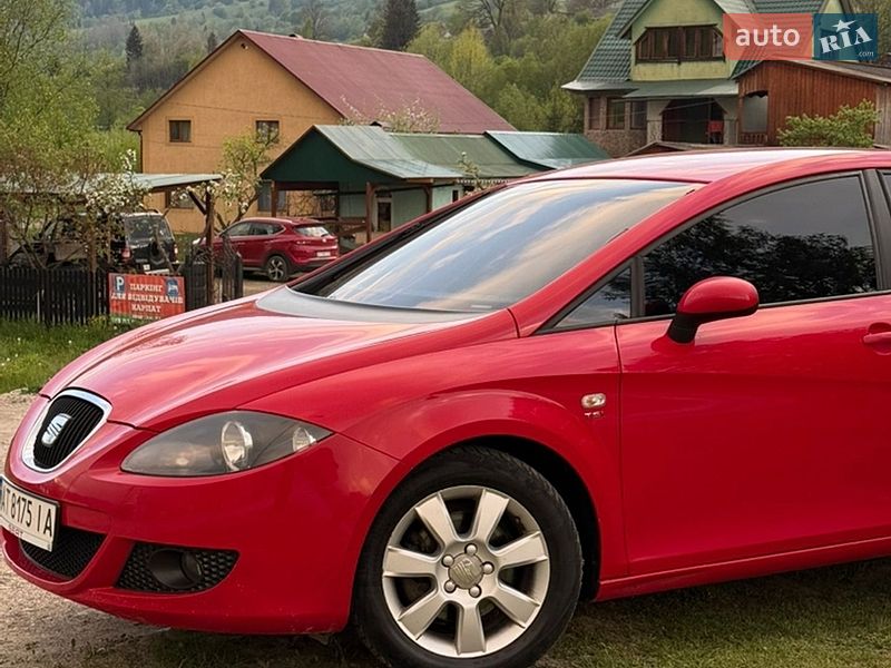 Хэтчбек SEAT Leon 2008 в Лазещине