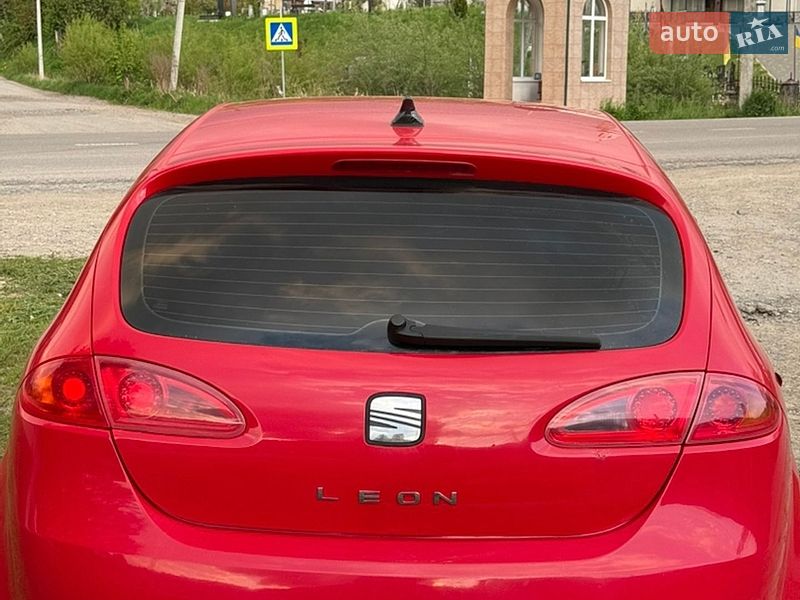 Хэтчбек SEAT Leon 2008 в Лазещине