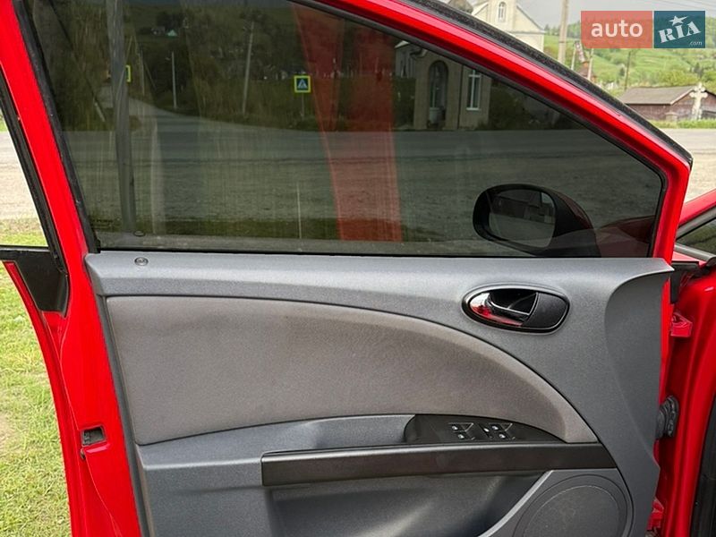 Хэтчбек SEAT Leon 2008 в Лазещине