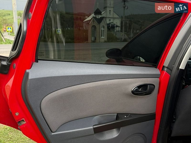 Хэтчбек SEAT Leon 2008 в Лазещине