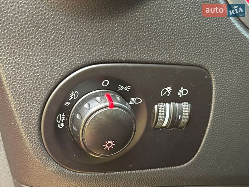 Хэтчбек SEAT Leon 2008 в Лазещине
