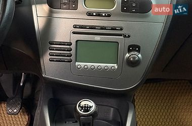 Хэтчбек SEAT Leon 2008 в Лазещине