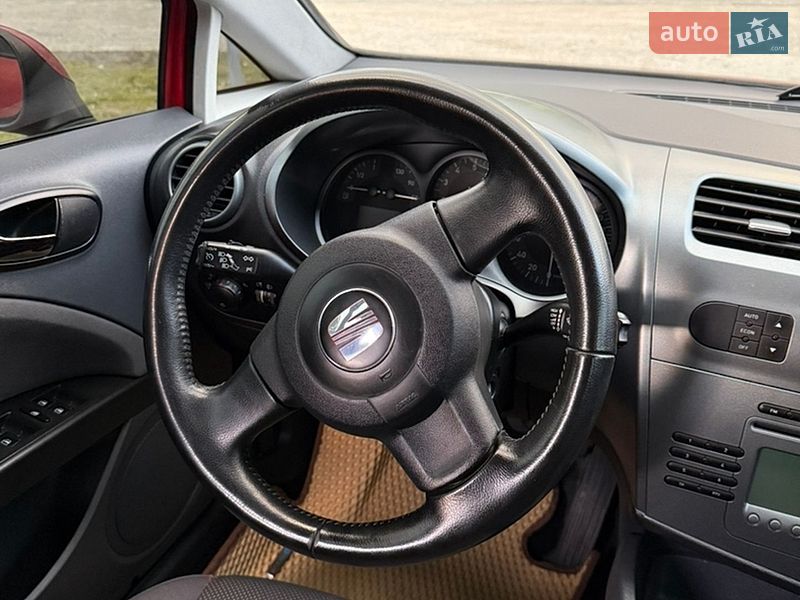 Хэтчбек SEAT Leon 2008 в Лазещине