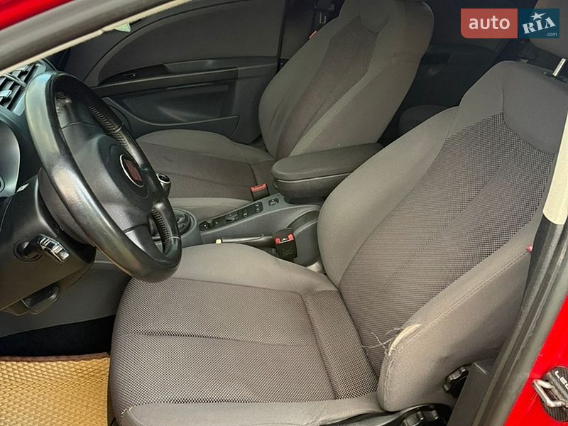 Хэтчбек SEAT Leon 2008 в Лазещине
