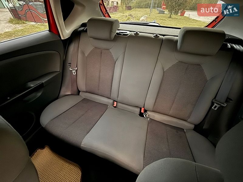 Хэтчбек SEAT Leon 2008 в Лазещине
