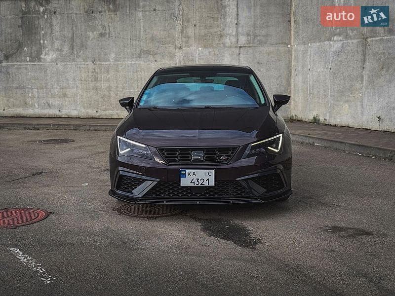 Хэтчбек SEAT Leon 2017 в Киеве
