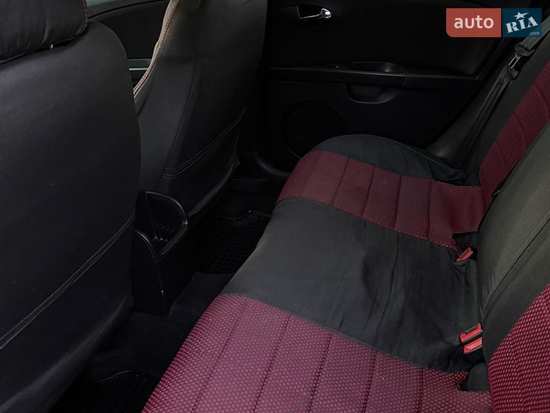 Хэтчбек SEAT Leon 2008 в Умани