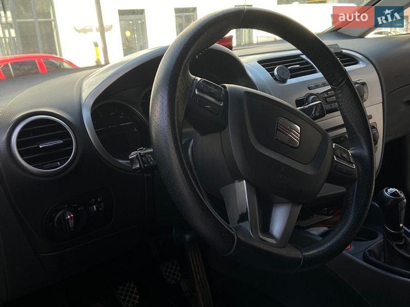 Хэтчбек SEAT Leon 2009 в Ровно