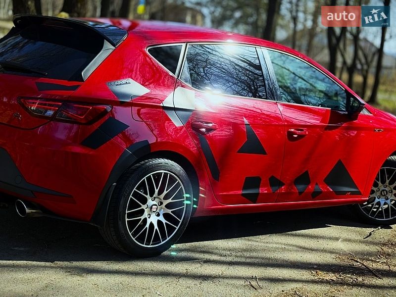 Хэтчбек SEAT Leon 2013 в Калуше