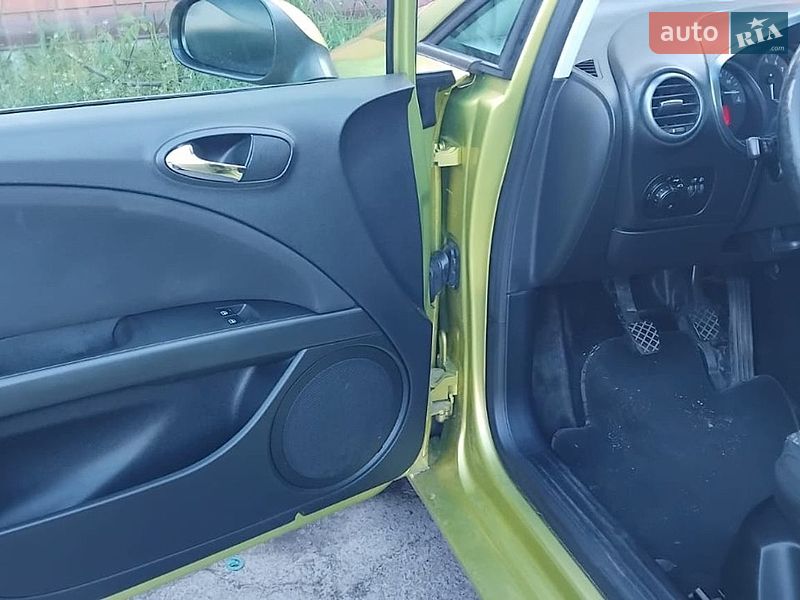 Хэтчбек SEAT Leon 2008 в Киеве