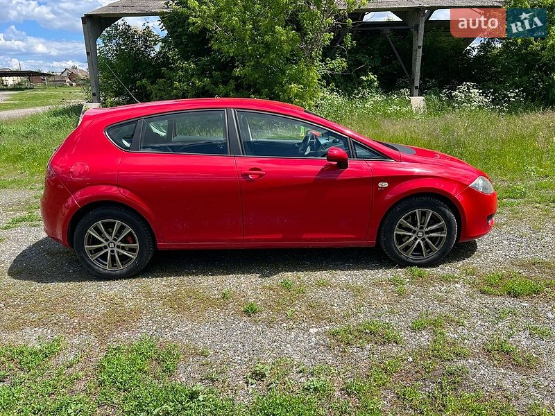 Хэтчбек SEAT Leon 2006 в Гадяче