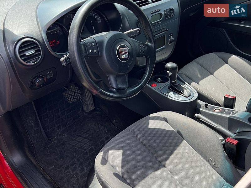 Хэтчбек SEAT Leon 2006 в Гадяче