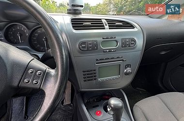 Хэтчбек SEAT Leon 2006 в Гадяче