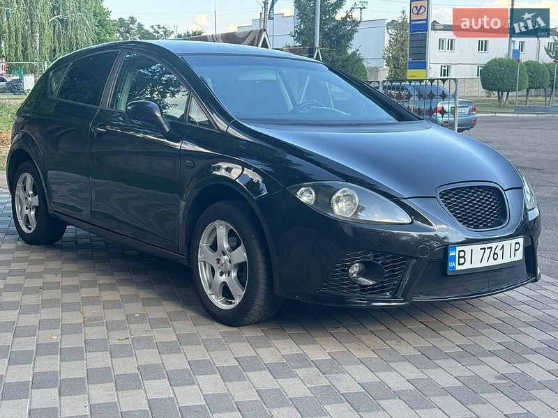 Хэтчбек SEAT Leon 2008 в Лубнах