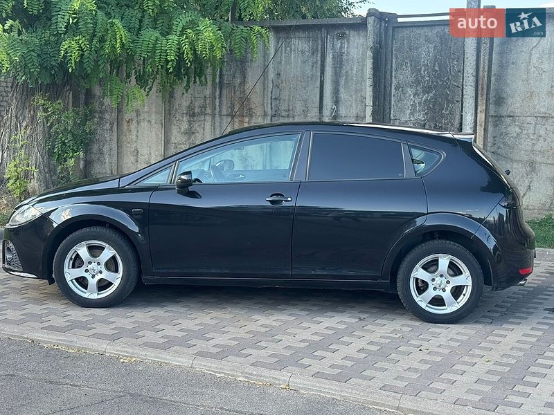 Хэтчбек SEAT Leon 2008 в Лубнах