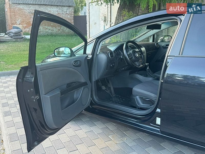 Хэтчбек SEAT Leon 2008 в Лубнах