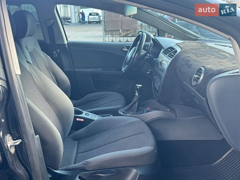 Хэтчбек SEAT Leon 2008 в Лубнах