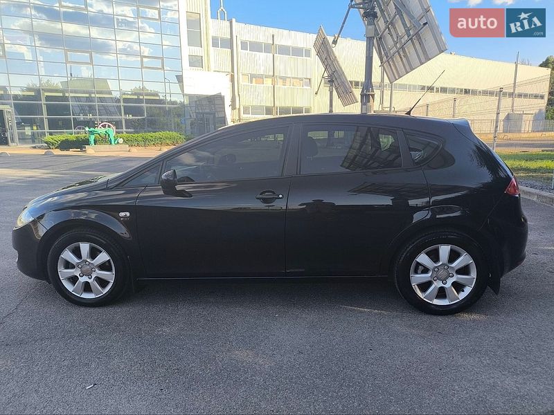 Хетчбек SEAT Leon 2008 в Дніпрі