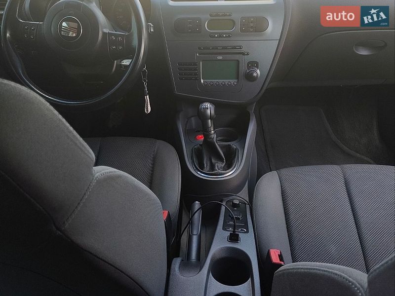 Хетчбек SEAT Leon 2008 в Дніпрі