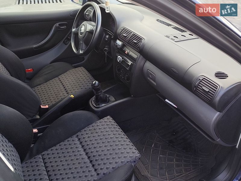 Хэтчбек SEAT Leon 2001 в Киеве