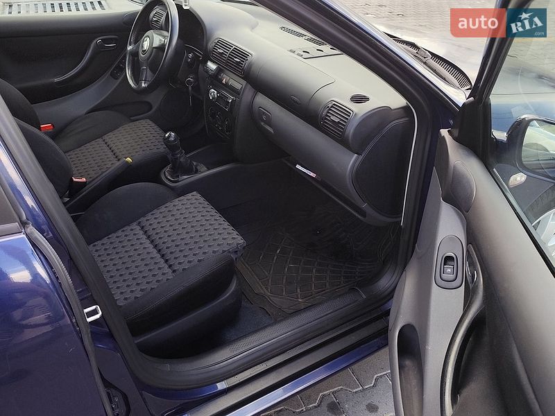 Хэтчбек SEAT Leon 2001 в Киеве