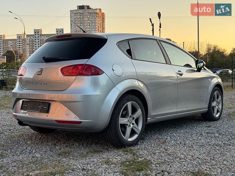 Хэтчбек SEAT Leon 2010 в Киеве
