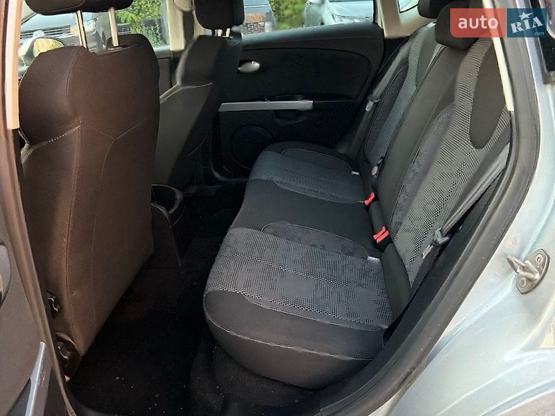 Хэтчбек SEAT Leon 2010 в Киеве